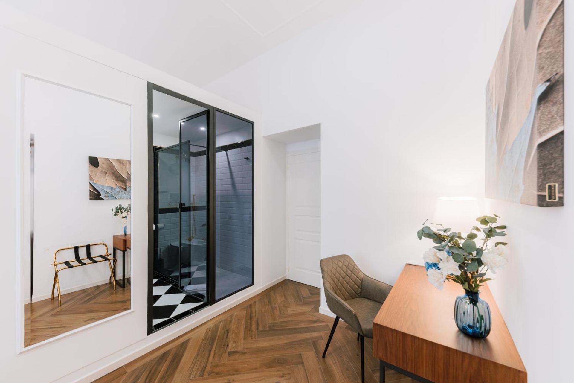 Deluxe Double Room with Side Sea View