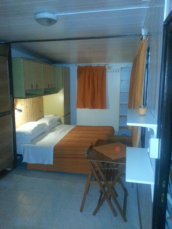 One-Bedroom Bungalow with Patio